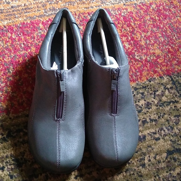 Easy Spirit shoes - Picture 3 of 9